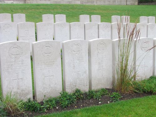 Commonwealth War Graves Saint Jamess Cemetery #3