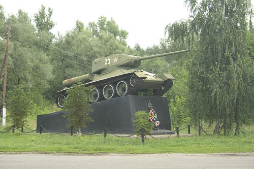 Bevrijdingsmonument (T-34/85 Tank) Dovzhyk #1