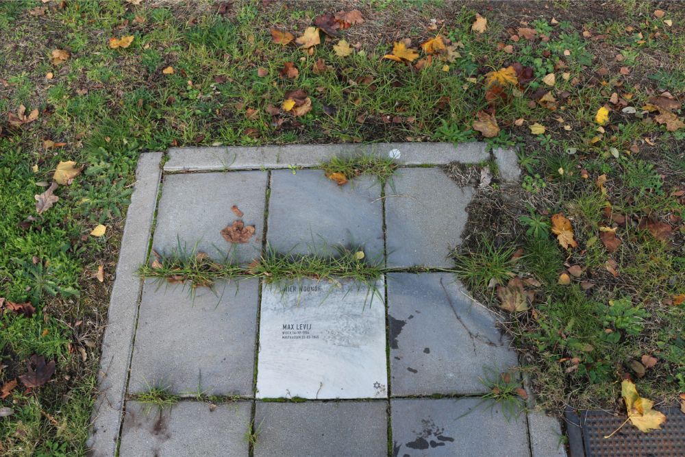 Memorial Stone Zuidoosterlaan 9 #2
