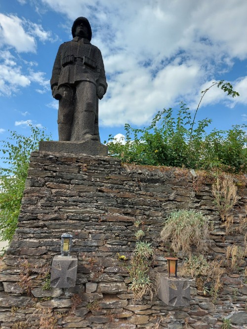 War Memorial Dhron #5