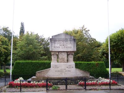 Oorlogsmonument La Queue-les-Yvelines #1