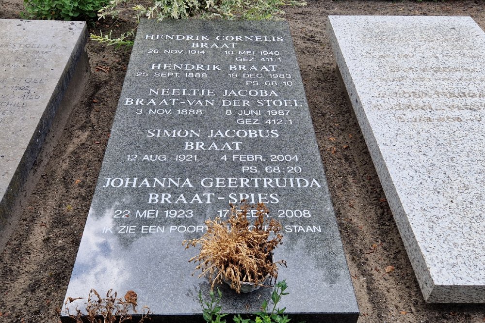 Dutch War Grave Municipal Cemetery Leiderdorp #2