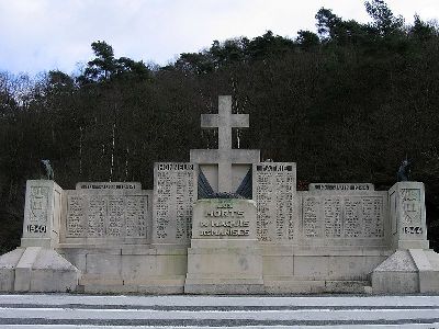 Monument Omgekomen Verzetsstrijders Revin #1