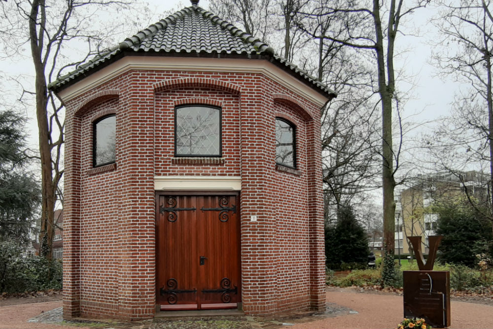 Bevrijdingskapel & Oorlogsmonument Dongen #1