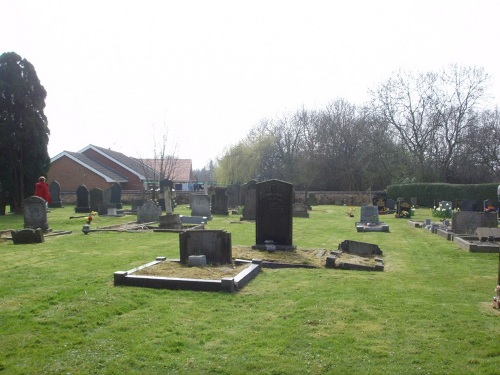 Oorlogsgraf van het Gemenebest Holy Trinity Churchyard