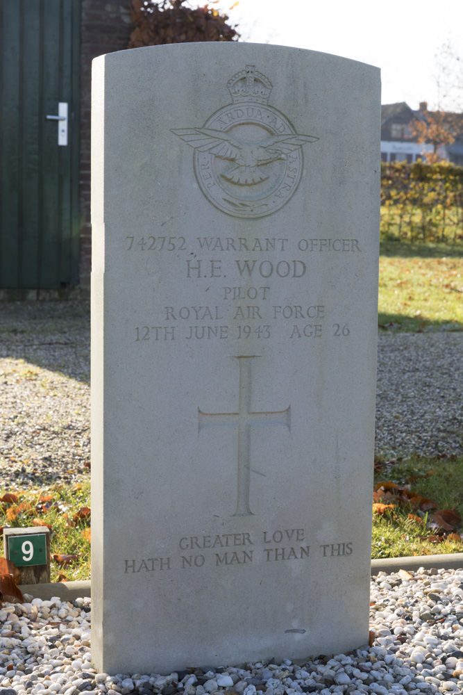 Commonwealth War Graves Protestant Cemetery Zeddam #4