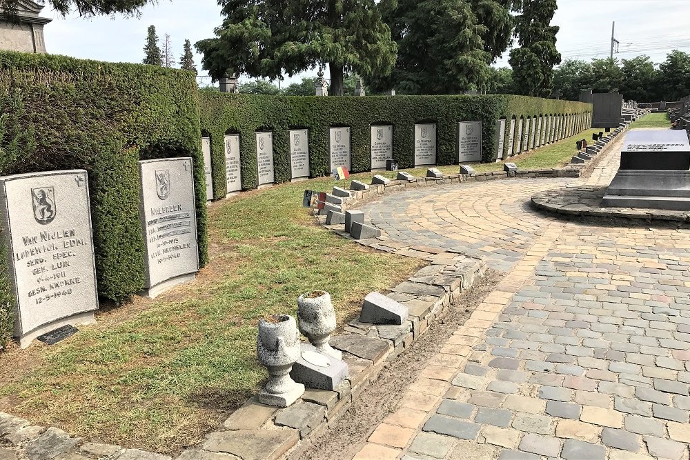 Belgian War Graves Communal Cemetery Mechelen #4