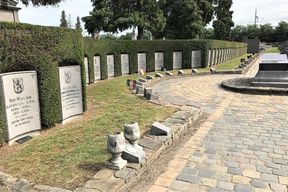Belgian War Graves Communal Cemetery Mechelen #4