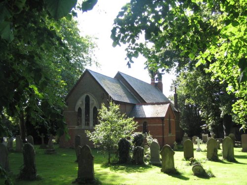 Oorlogsgraven van het Gemenebest St. Luke Churchyard