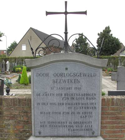 Gezamenlijk Graf Oorlogsslachtoffers Rooms Katholieke Begraafplaats Hasselt Tilburg #4