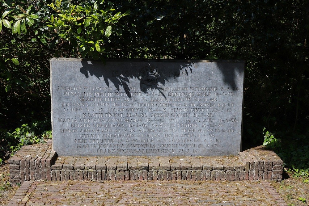 War Memorial Monnickendam #1