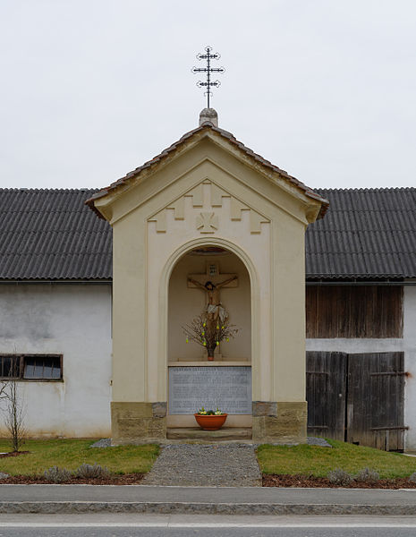 War Memorial Gniebing #1