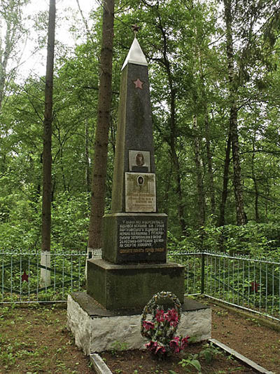 Grave Russian Pilot 1943