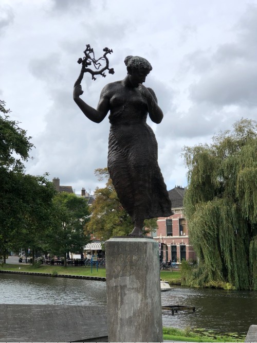 Herdenkingsmonument bij Molen 'De Valk' Leiden