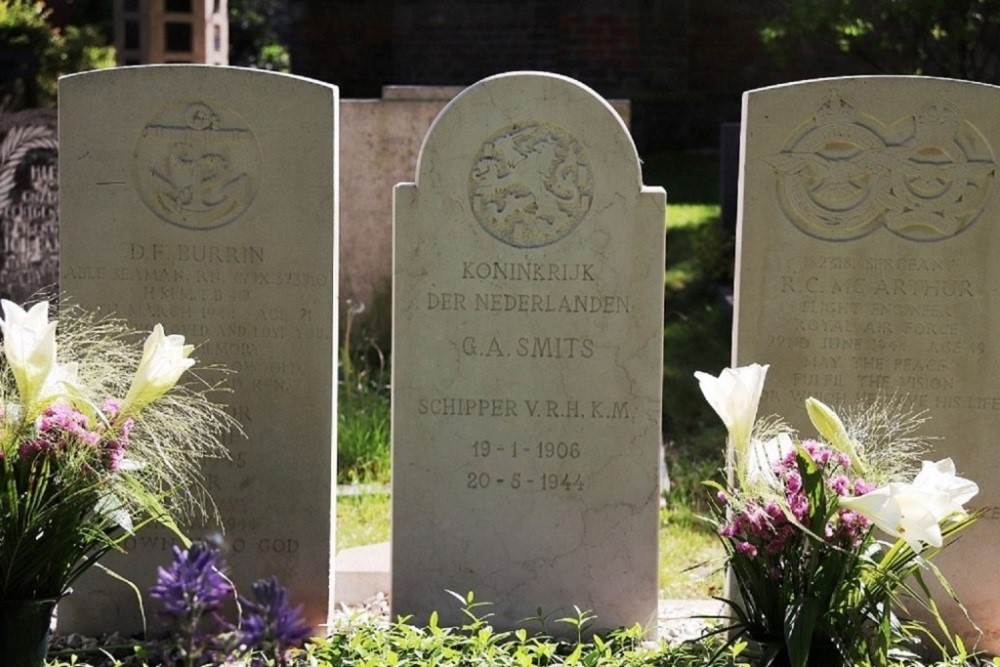 Dutch War Grave Protestant Cemetery Castricum #1