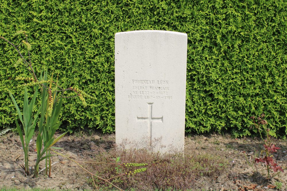 Commonwealth War Graves Leuze #4
