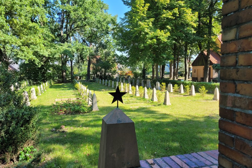 Sovjet Oorlogsbegraafplaats Ruhlsdorf #4