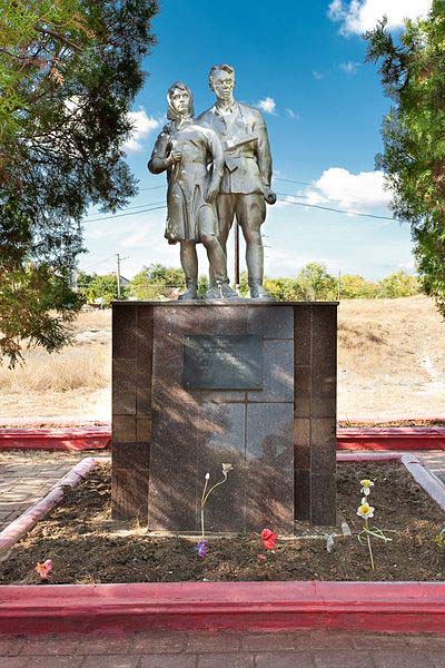 Partizanenmonument Starokarantynski Steengroeve #1