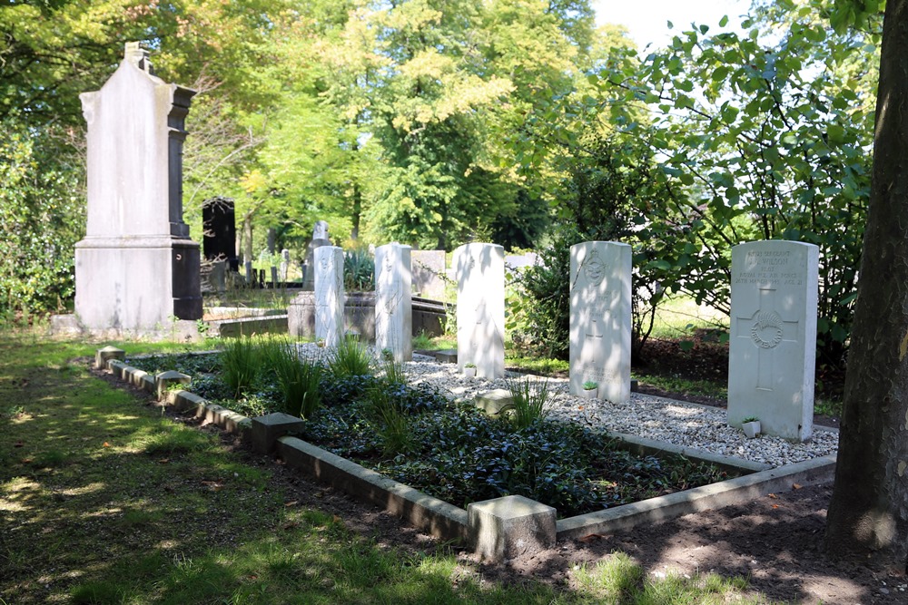 Commonwealth War Graves General Cemetery Doetinchem #2