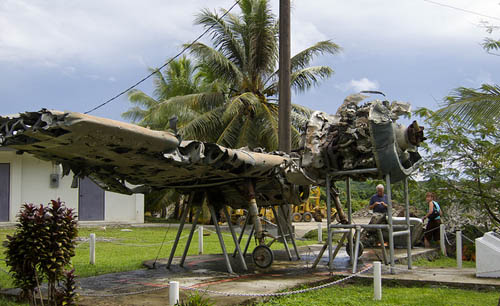 Wrak F6F-5 Hellcat Gevechtsvliegtuig - Vliegeniersmonument Yap #1