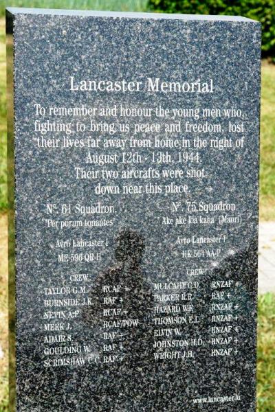 Monument Neergestorte Lancasters Weiswampach #4