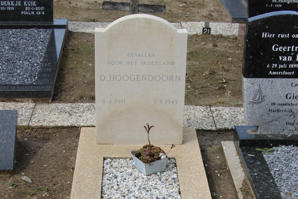 Dutch War Grave Reformed Cemetery Oudewater #1