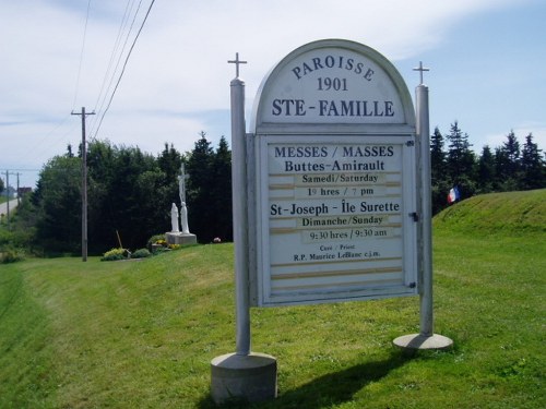 Commonwealth War Grave St. Famille Roman Catholic Cemetery