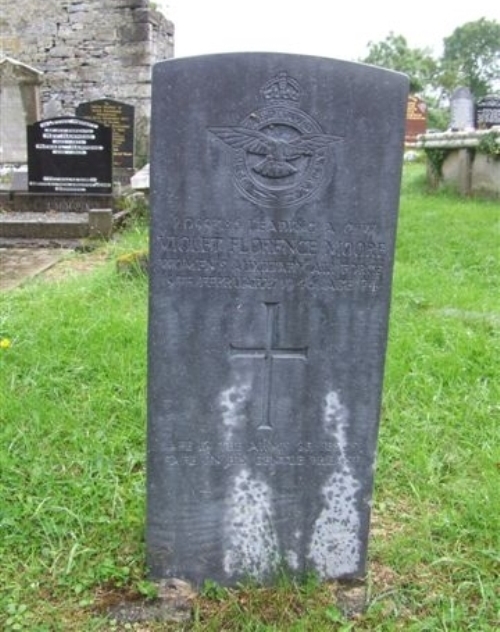 Commonwealth War Grave Drumholm Parish Graveyard #1