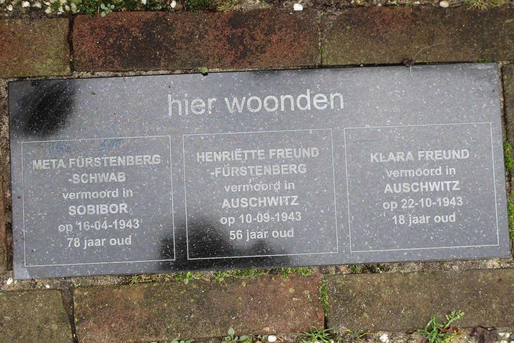 Memorial Stones van Lenneplaan 8