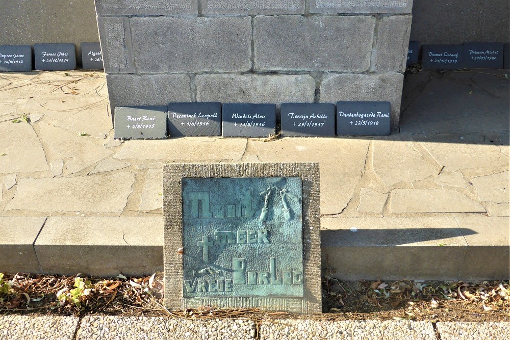 War Memorial Ingooigem #5