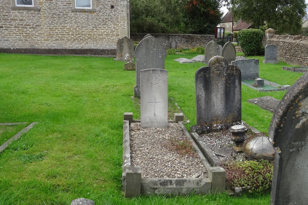 Commonwealth War Grave Atworth Congregational Chapelyard #1