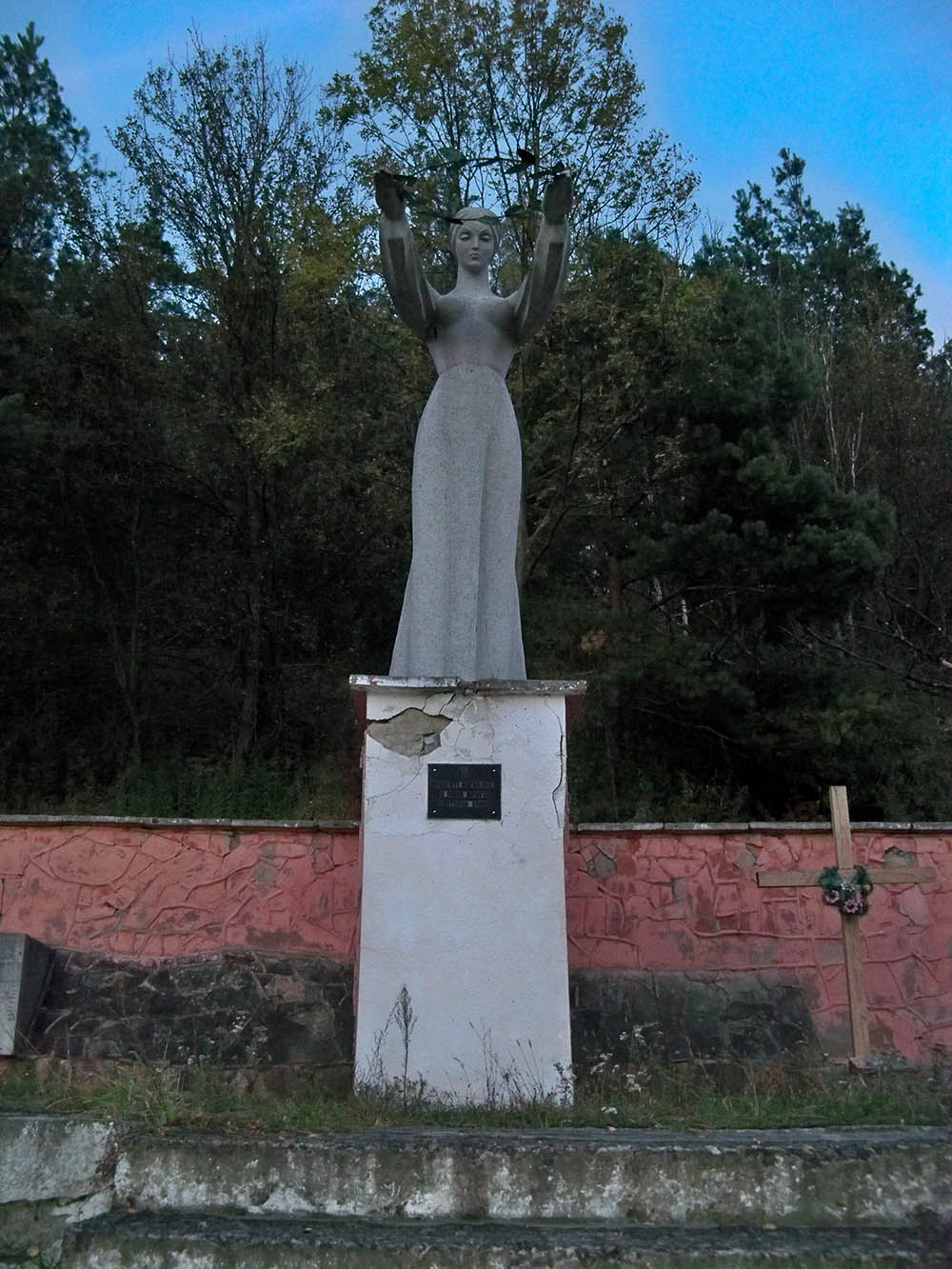 Gemeenschappelijk Graf Russische Soldaten & Oorlogsmonument #1