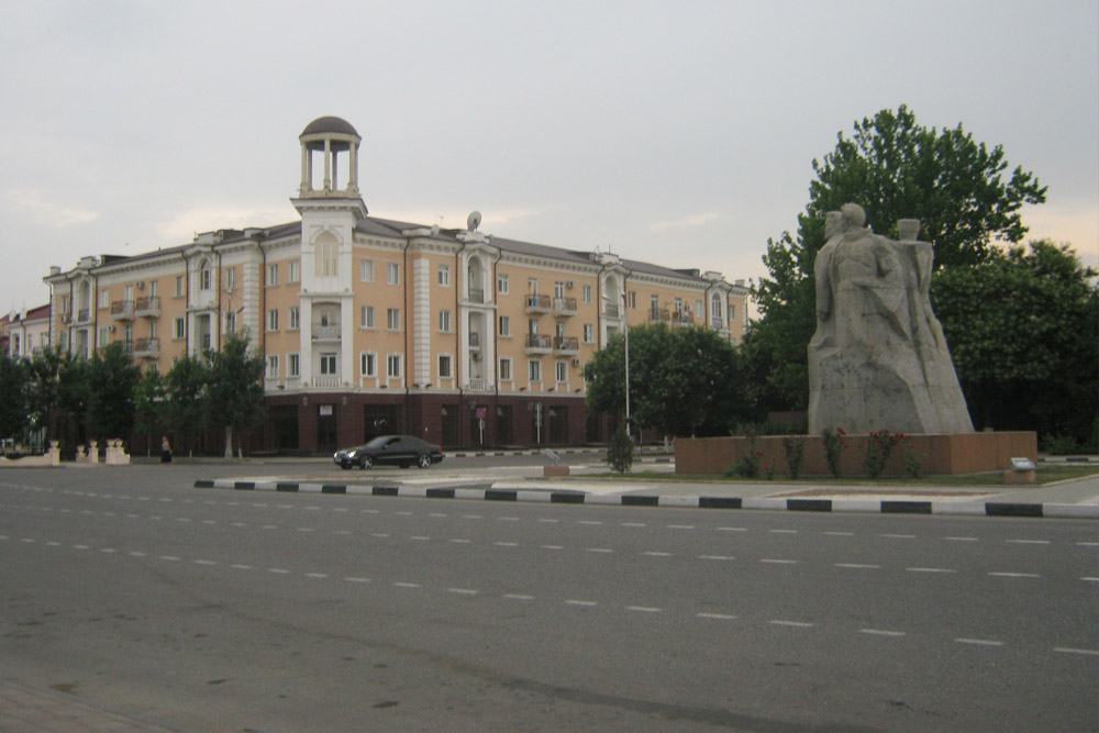 Monument voor Nikolai Gikalo, Aslanbek Sheripov & Gapur Akhriev #1