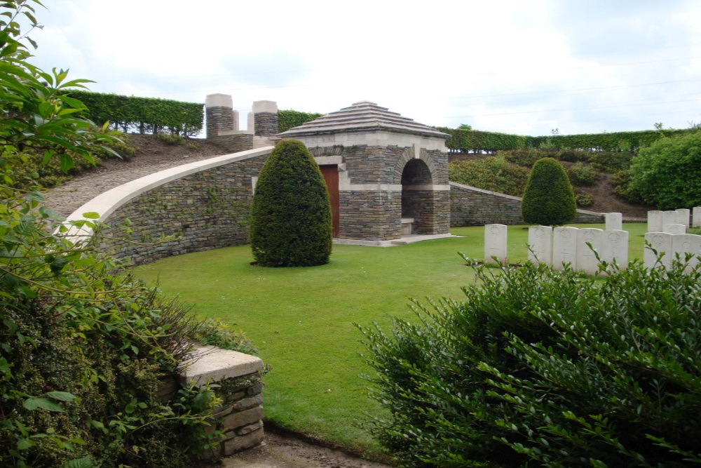 Commonwealth War Cemetery Quarry #3