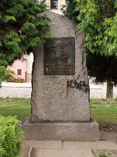 Bevrijdingsmonument Kostelec nad Černmi Lesy #1