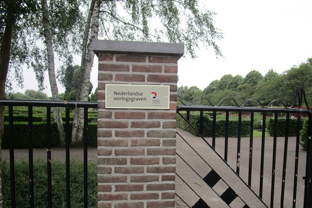 Dutch War Graves Hendrik Ido Ambacht #1