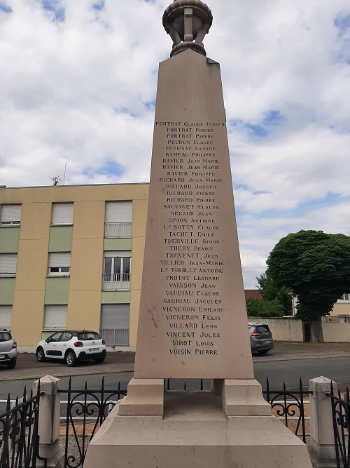 War Memorial Toulon-sur-Arroux #3