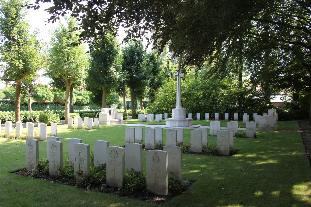 Commonwealth War Graves Roeselare #1