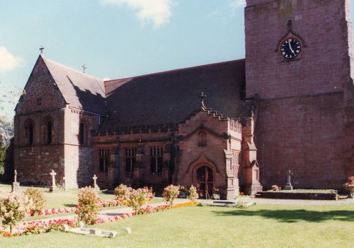 Oorlogsgraf van het Gemenebest St. Mary and St. Andrew Churchyard