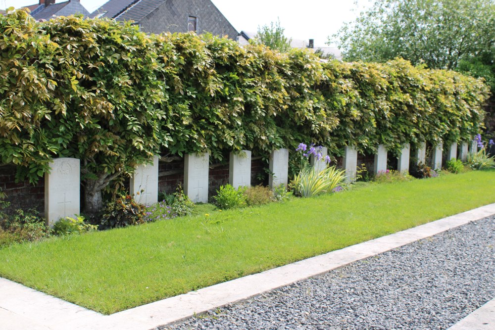 Commonwealth War Graves Erquelinnes #2