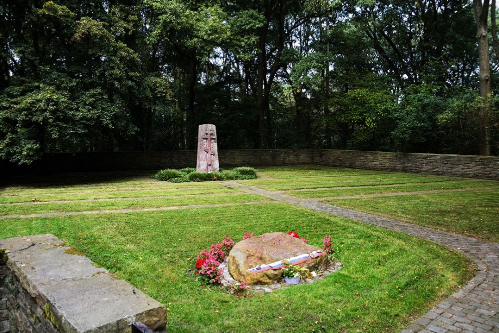 Honorary Cemetery Soviet Prisoners Of War Düsseldorf-Ludenberg #1