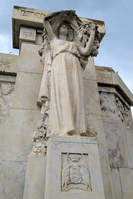 War Memorial Avignon #3