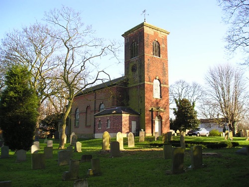 Oorlogsgraf van het Gemenebest St Luke Churchyard