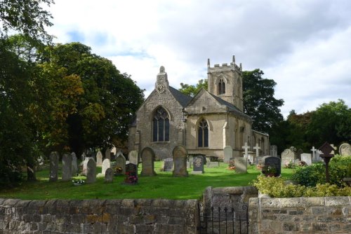 Oorlogsgraf van het Gemenebest St. Peter Churchyard