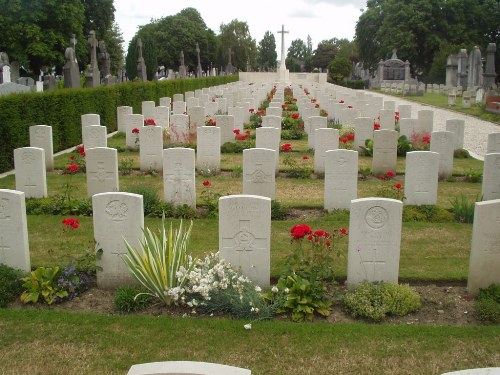 Commonwealth War Graves Pont-Neuville #1