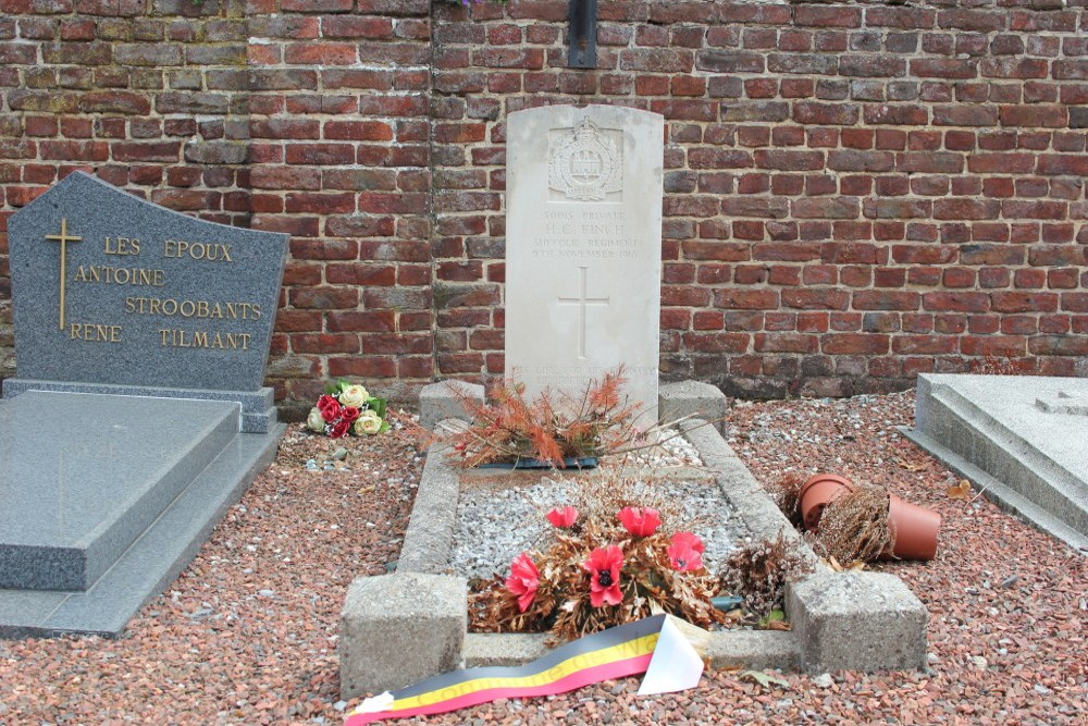 Commonwealth War Grave Nil-Saint-Vincent #2