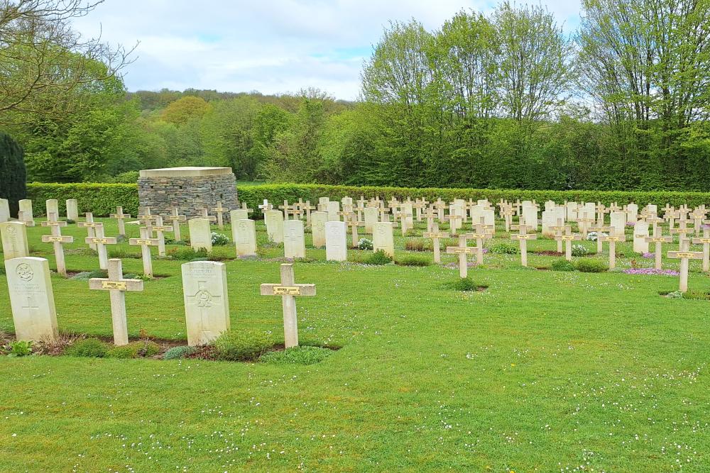 Commonwealth War Graves Glageon #3