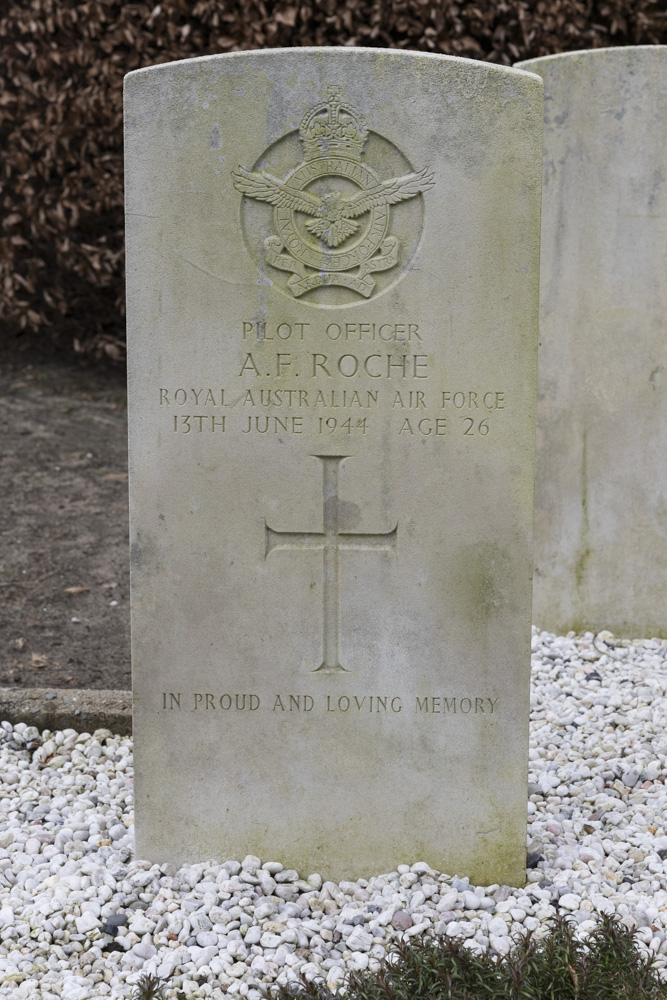 Commonwealth War Graves Municipal Cemetery Den Nul #4