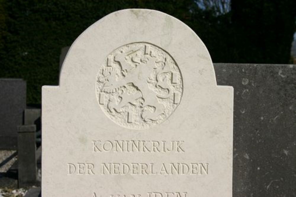 Dutch War Grave Veelerveen #4