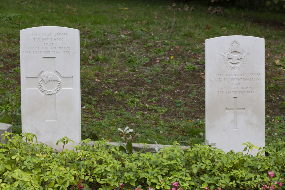 Oorlogsgraven van het Gemenebest & Monument Algemene Begraafplaats Heiderust Rheden #5